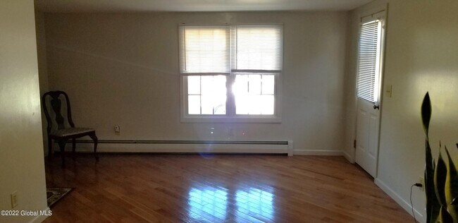 Building Photo - 439 Wilton Gansevoort Rd