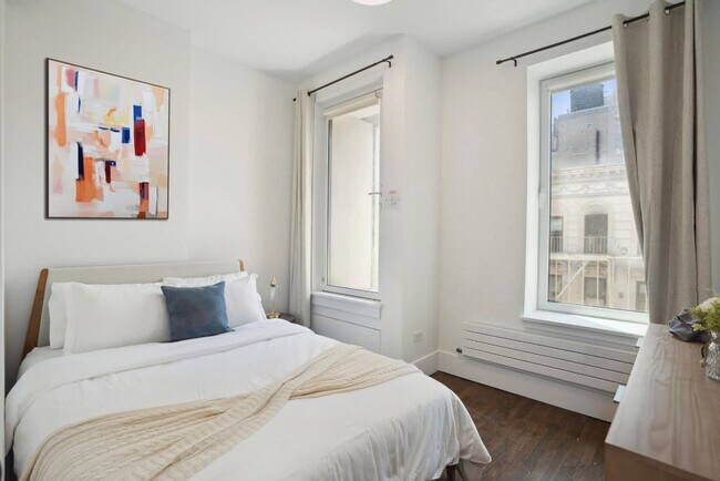 Building Photo - 125 E 83rd St