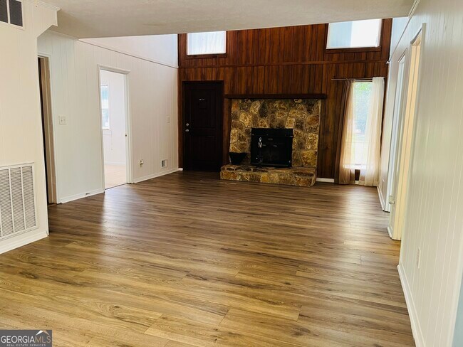 Building Photo - 2289 Roscoe Rd