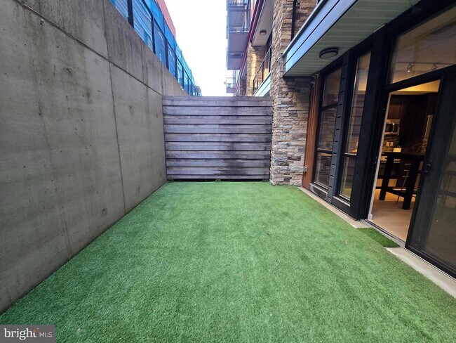 Building Photo - 1320 Fenwick Ln