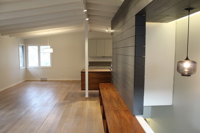 Building Photo - Updated 4 bed/2 bath Mid-Century Home - Pr...