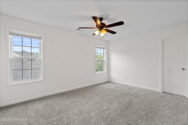 Building Photo - 207 Riverstone Ct