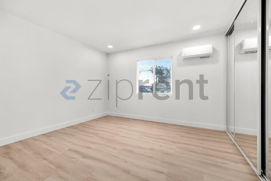 Building Photo - Unit