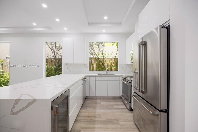 Building Photo - 3162 Plaza St