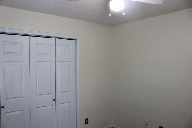 Building Photo - 132 Bluelake Blvd