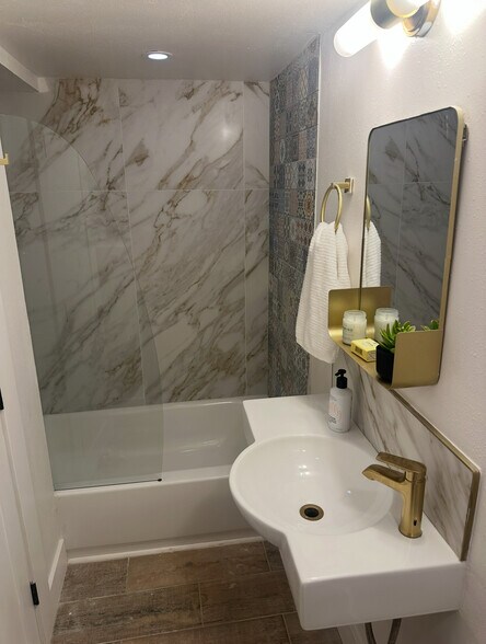 Building Photo - 230 Cyteworth Rd