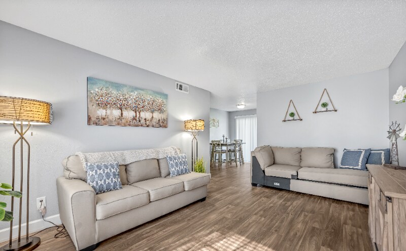 Building Photo - 3101 E Park Row Dr
