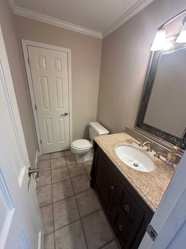 Building Photo - 4BD/3.5BA Germantown Charmer!