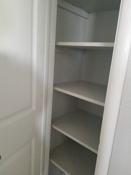 Linen Closet - 7141 Quivas