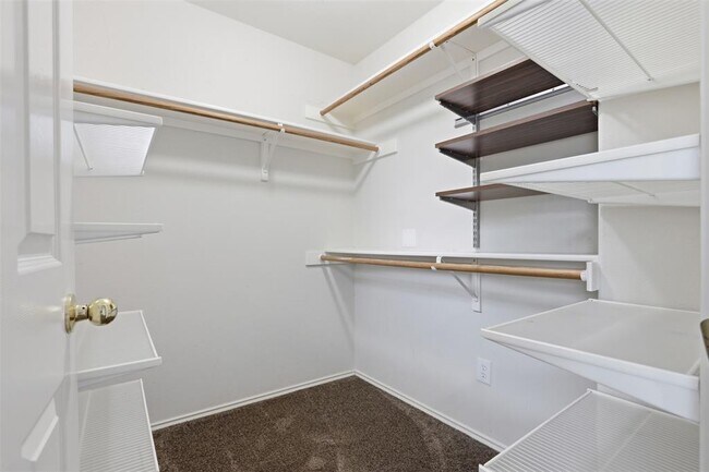 Building Photo - 2632 Century Park Blvd