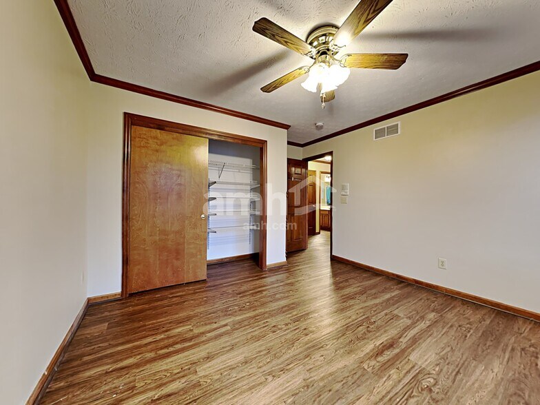 Building Photo - 6471 Willow Bend Dr