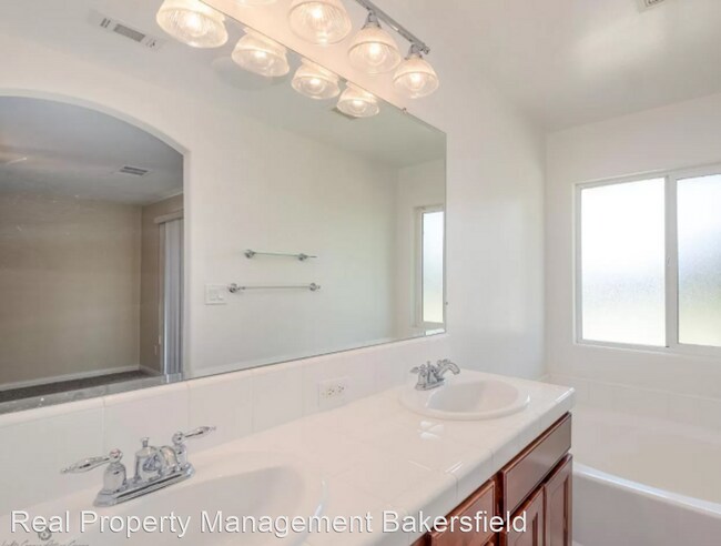 Building Photo - 4 br, 2 bath House - 13325 Boyd Lake Dr