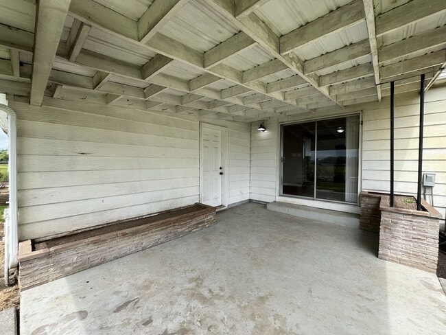 Building Photo - Comfortable Country Retreat on Verboort Road with .22-Acre Lot with Garage and Covered Parking