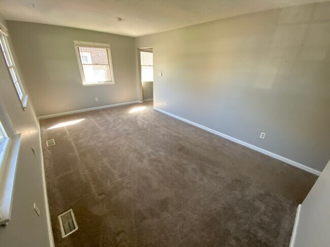 Building Photo - 91-93 Meadowbrook Drive Duplex