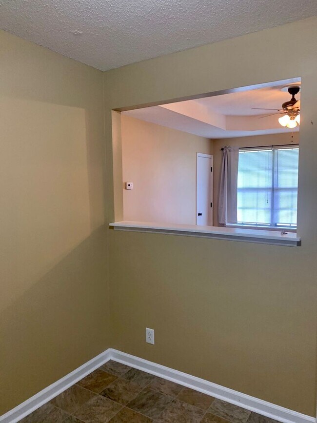 Building Photo - Conveniently Located! Cute home with 3 bed...
