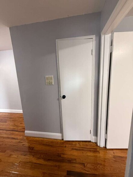 Building Photo - 4 Chestnut St