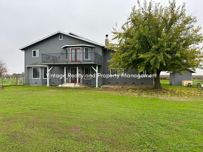Building Photo - Available Soon!! Extra Big 5 Bedroom Country Home That You Have To See!!!