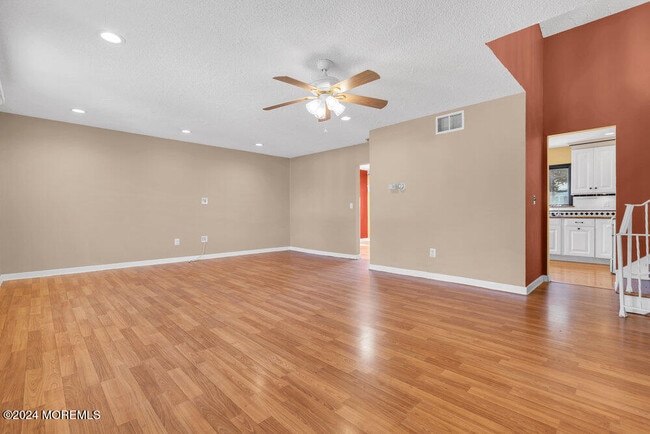 Building Photo - 691 Sussex Ct