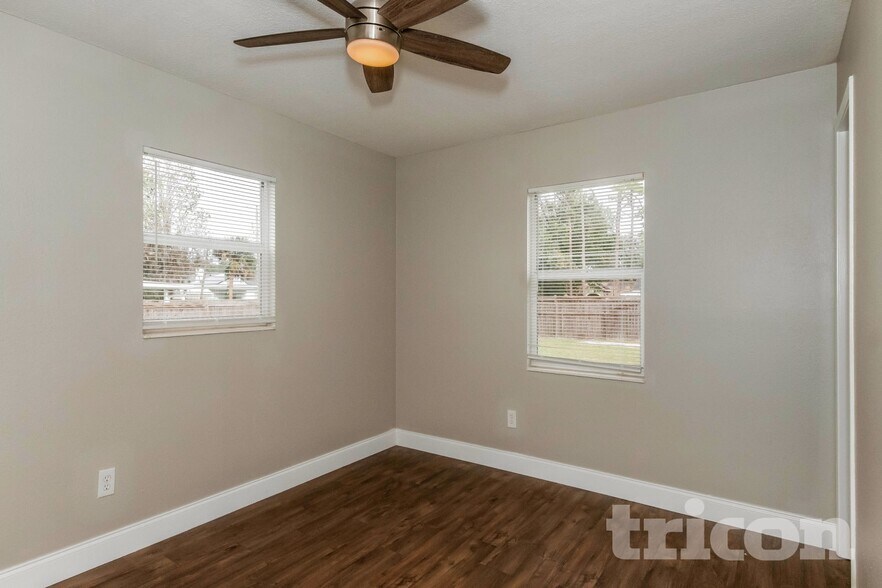 Building Photo - 2129 Willow Oak Dr