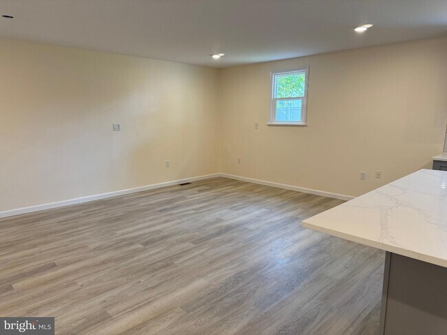 Building Photo - 109 E Park Ave