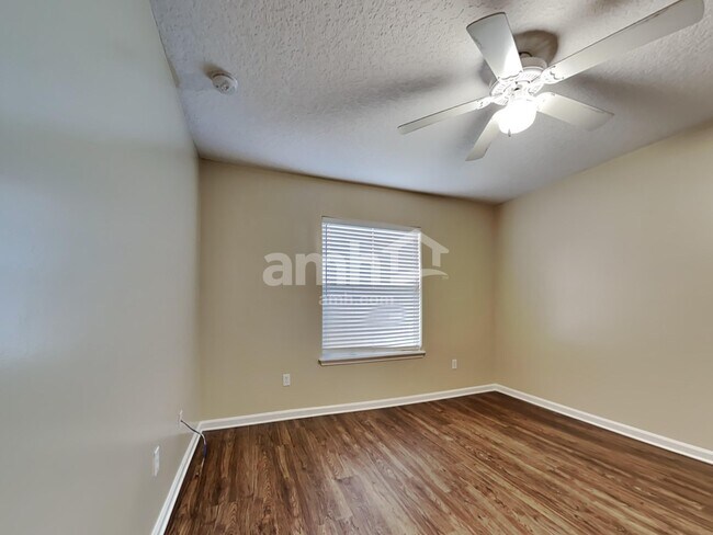 Building Photo - 3337 Horseshoe Trail Dr