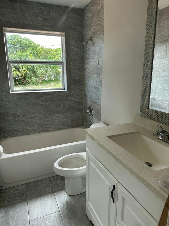 Building Photo - 1092 Florence Rd