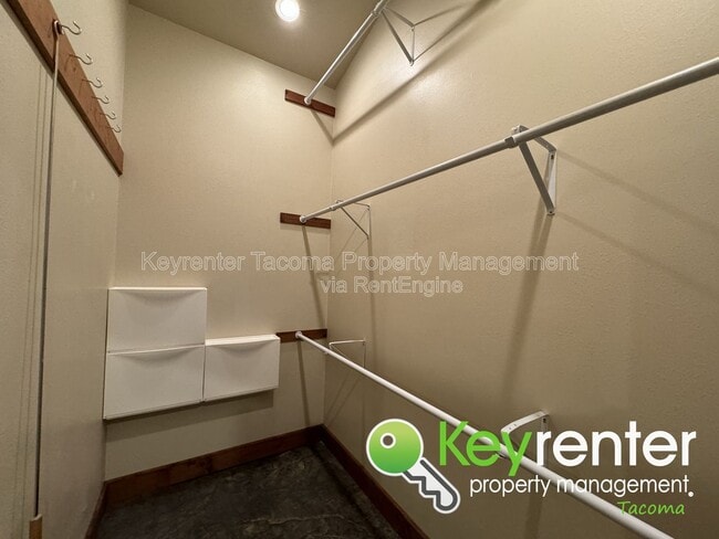 Building Photo - 356 7th St SE