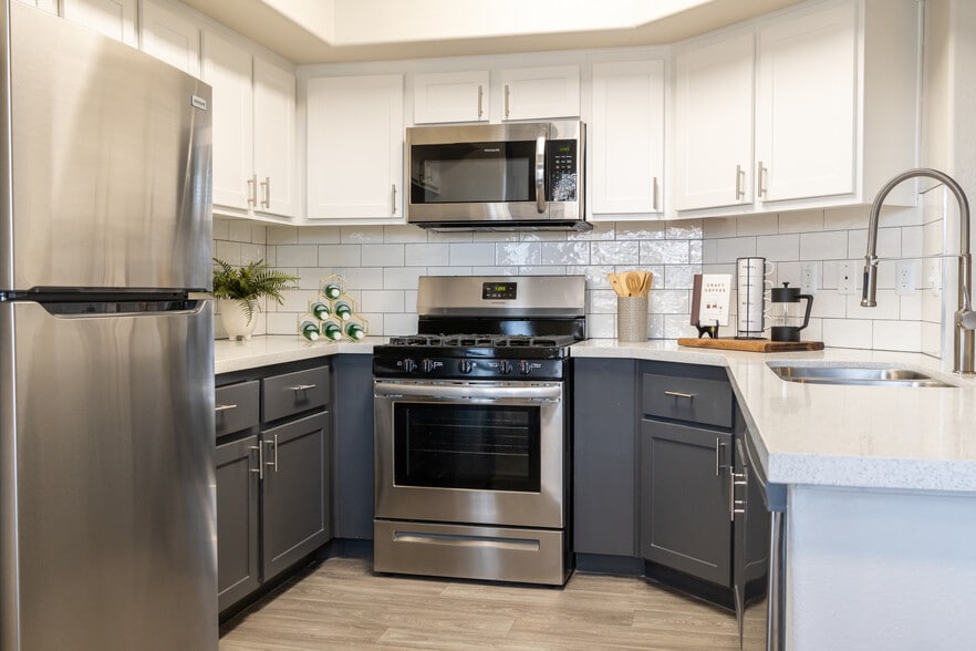 Newly Renovated Kitchens - ST. CLAIR