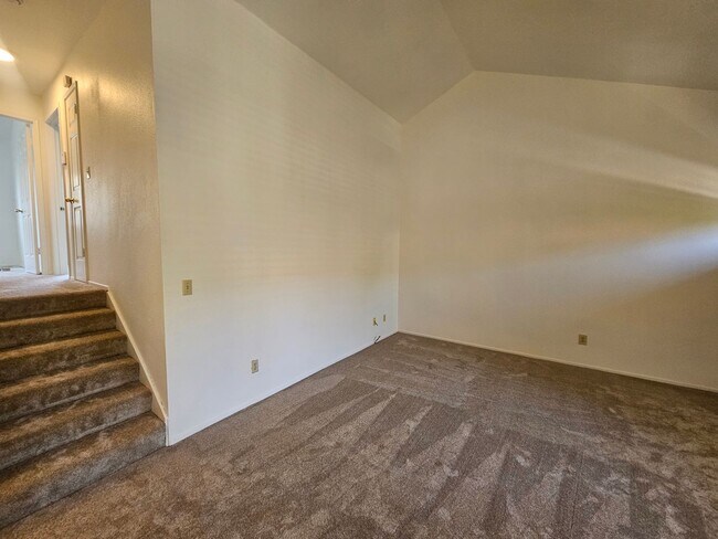 Building Photo - Great Location.... Gorgeous 2 Bedroom 2 Bath End Unit Condo in North San Jose