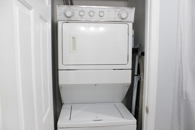 Building Photo - 125 Royal Poste Rd