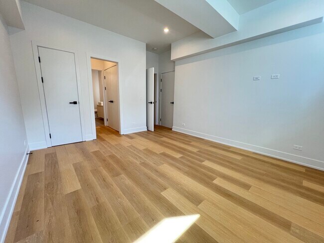 Building Photo - 2046 W Washington Blvd