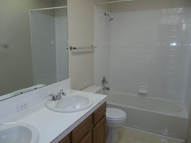 Building Photo - Comfort & Space in Fort Collins – 5BR Home...