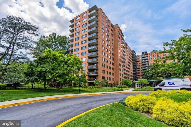 Building Photo - 4201 Cathedral Ave NW