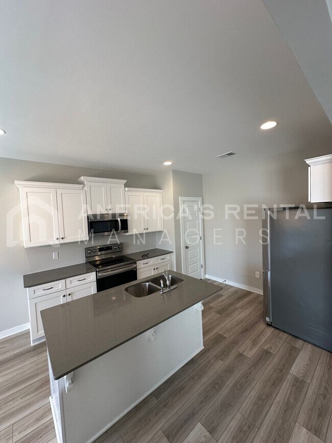 Building Photo - MOVE IN SPECIAL!! Home for Rent in Cullman, AL! Sign a 13 Month Lease by 7/15/26 to receive HALF-...