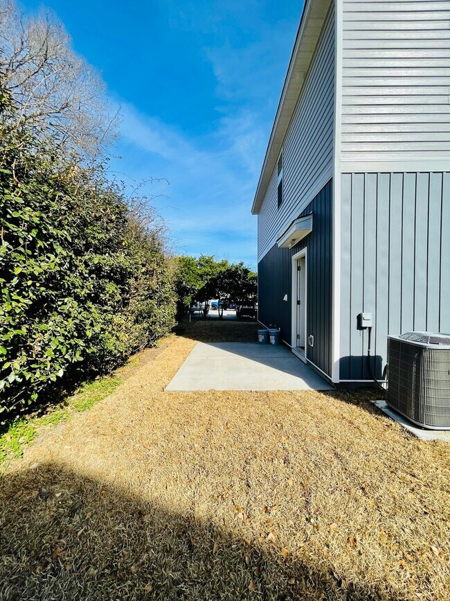 Building Photo - Adorable 2bd/2.5ba cottage in downtown Aynor - Ready for move in!!