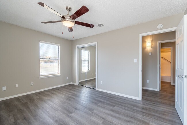 Building Photo - 238 S Las Vegas Trail