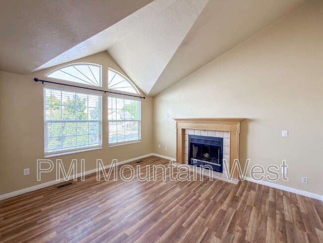 Building Photo - 2322 N 1075 E