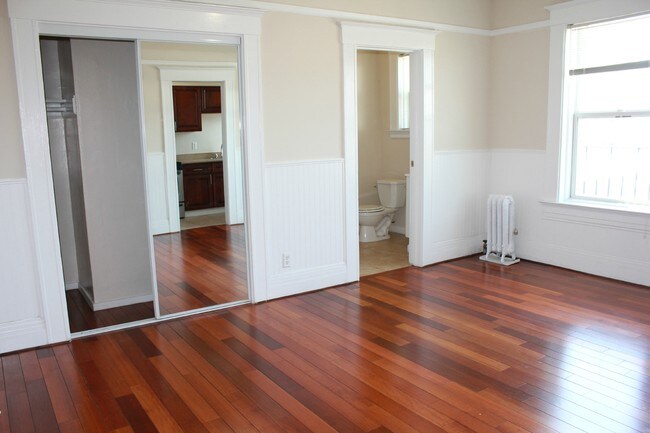 Building Photo - 1008 Larkin