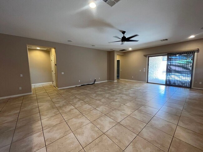 Building Photo - BEAUTIFUL 4 BEDROOM 2 BATHROOM HOME IN PEORIA