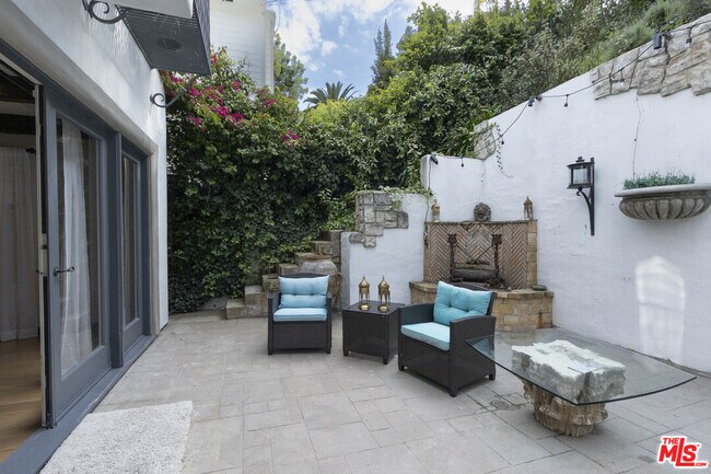 Building Photo - 1407 N Beverly Dr