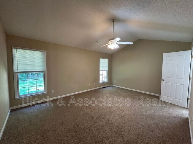Building Photo - 6088 Yeaton Glen Dr