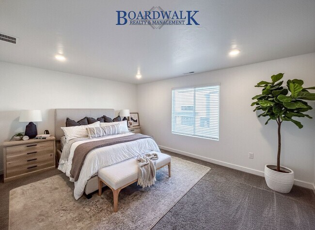 Building Photo - Modern 3-Bed Home with Yard & Amenities