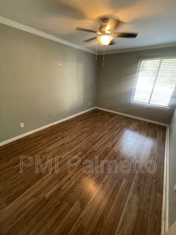 Building Photo - 246 Shoreline Dr