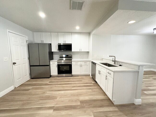 Building Photo - 804 E South St