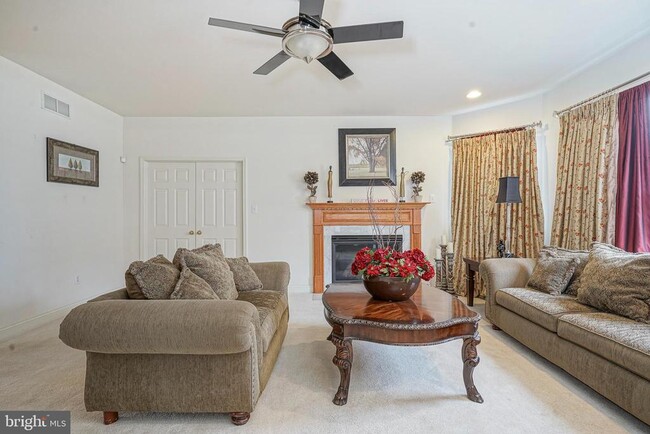 Building Photo - 142 White Cedar Dr