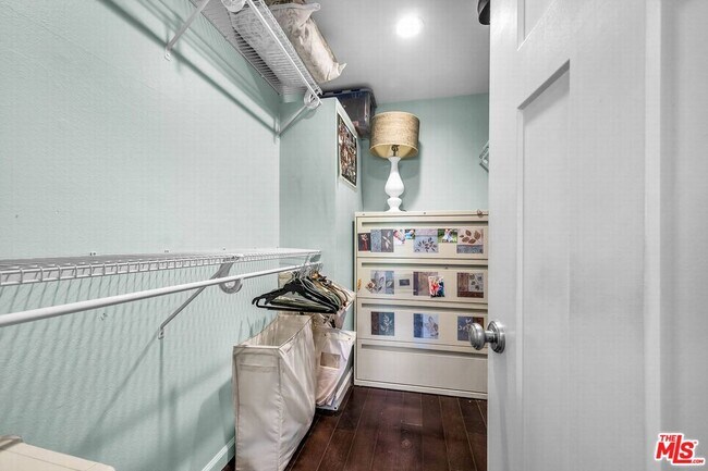 Building Photo - 501 Palisades Dr