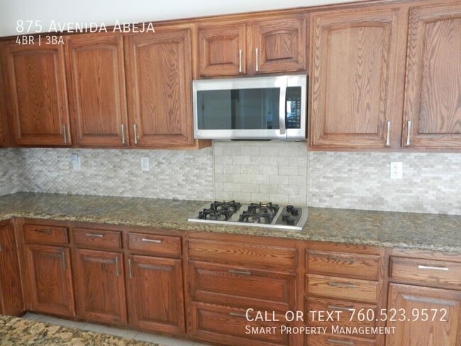 Building Photo - 875 Avenida Abeja