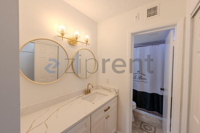 Building Photo - Unit C110