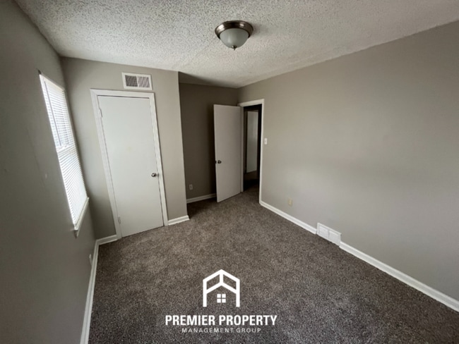 Building Photo - 5580 Lochinvar Rd