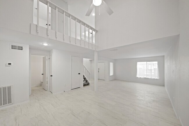 Building Photo - 11650 Village Pl Dr